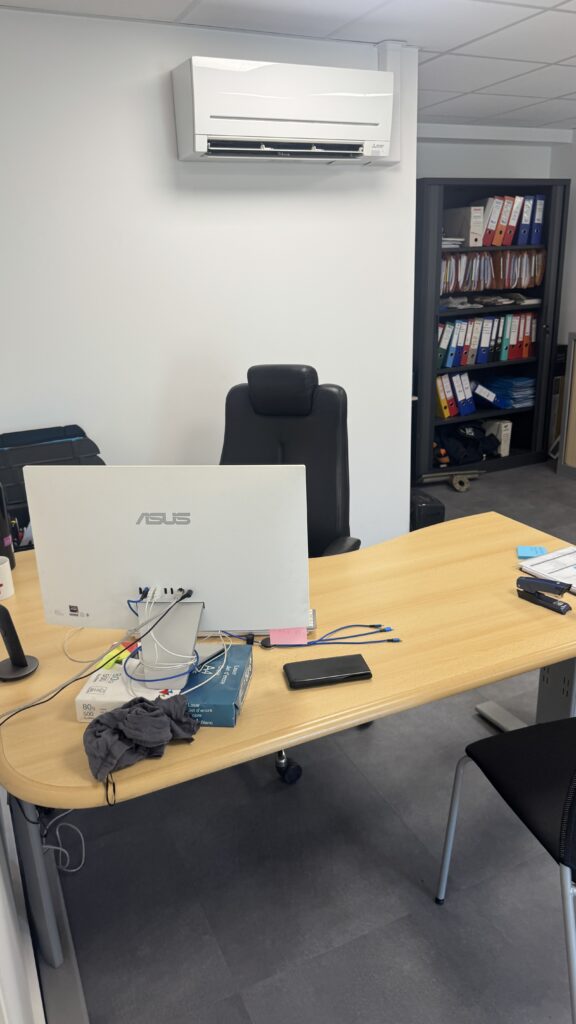 Bureau de direction rénové des locaux MTI à Claix