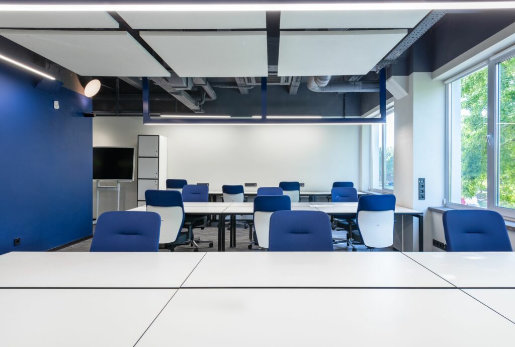 Plateau de bureaux professionnels aménagé, aménagement d’espaces de travail en entreprise