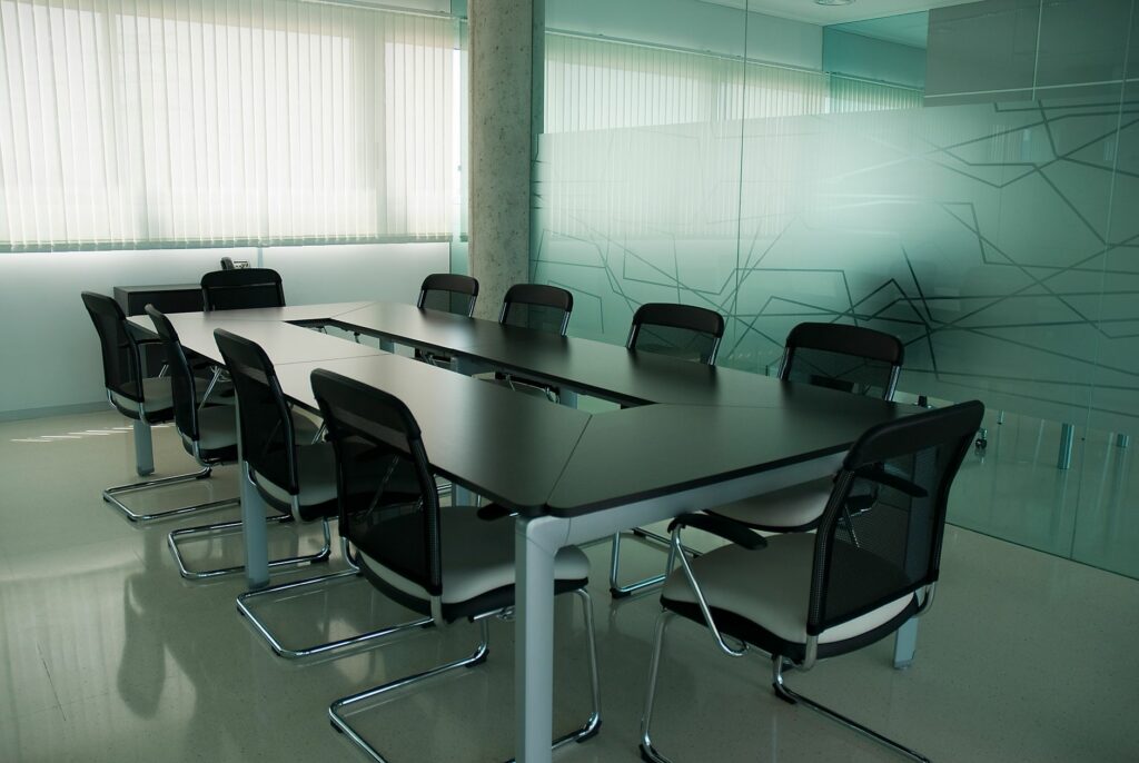 Salle de réunion d’entreprise aménagée, création d’espaces collaboratifs
