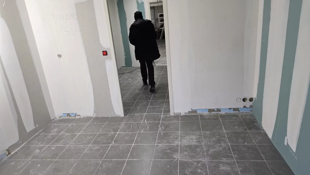 Circulations rénovées dans les locaux existants AD Santé