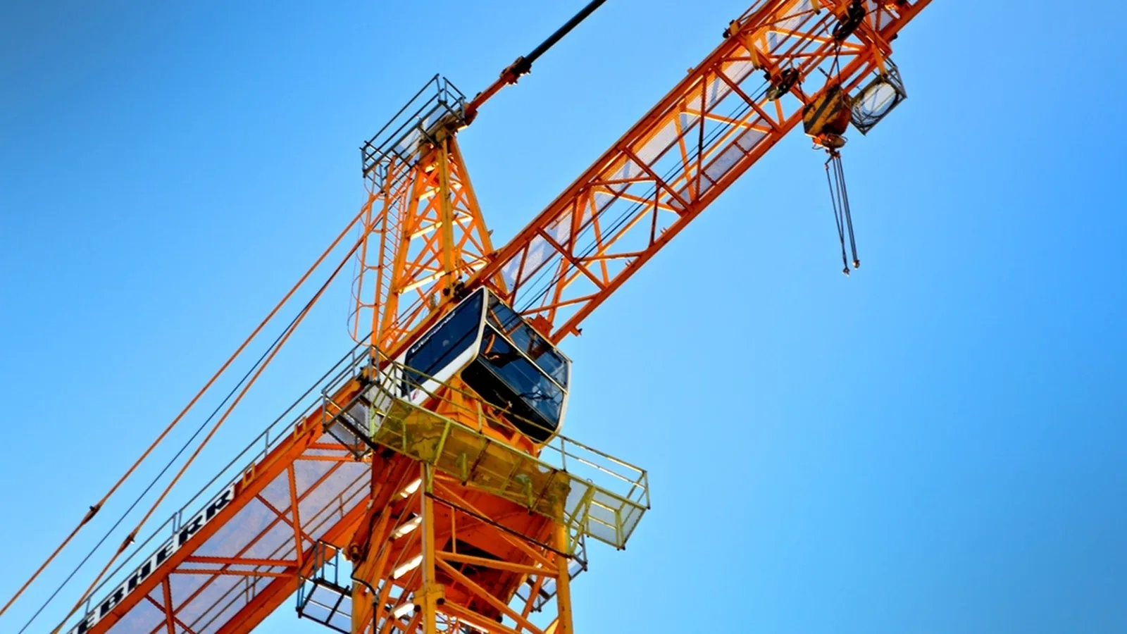 Délais de construction d’un bâtiment professionnel : comment obtenir un engagement ferme (et le faire tenir)