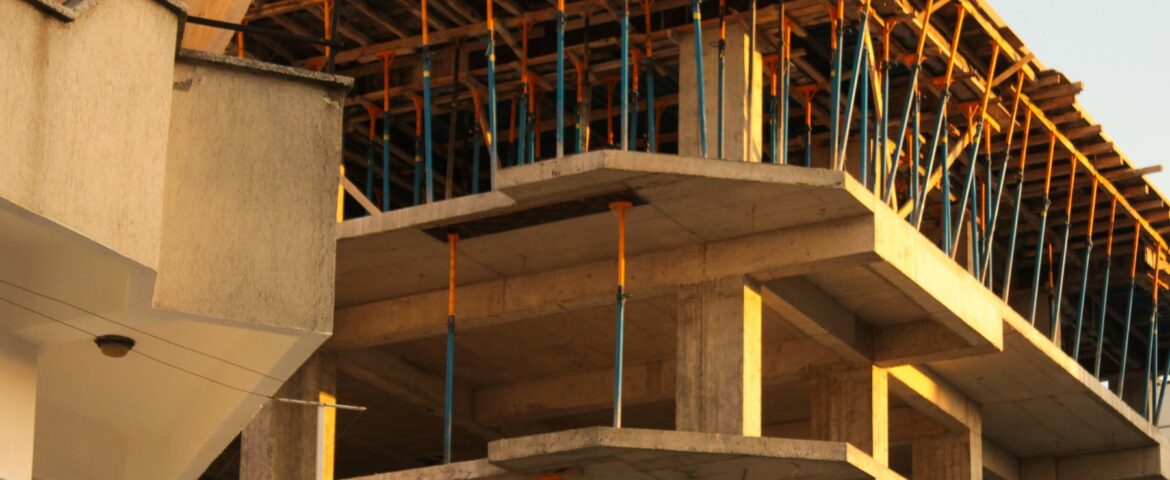 Hors d’eau hors d’air : définition, enjeux et spécificités du bâtiment professionnel