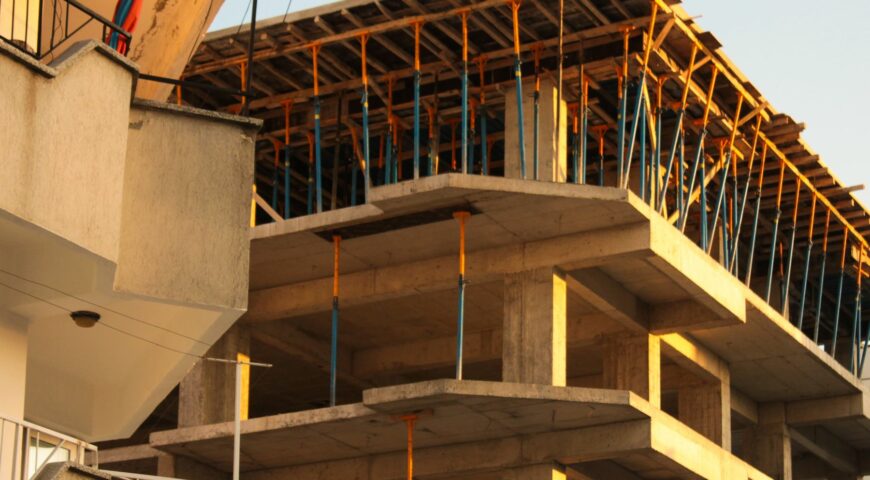 Hors d’eau hors d’air : définition, enjeux et spécificités du bâtiment professionnel